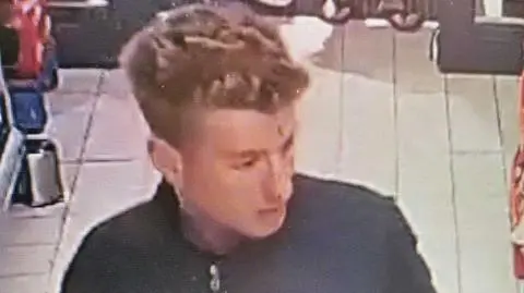 Są poszukiwani w sprawie rozboju