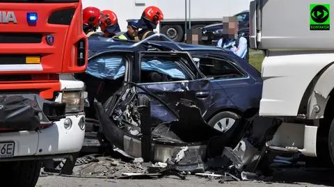 Zderzył się z ciężarówką. 60-latek nie żyje