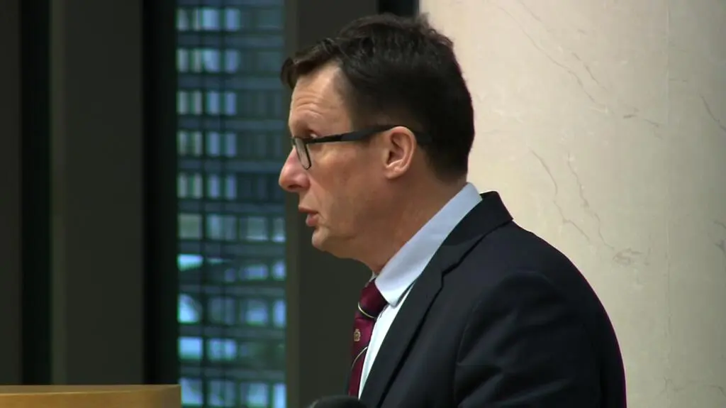 Marek Ast (PiS) przedstawia stanowisko Sejmu