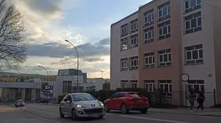 Budynek w centrum miasta, przy ruchliwej ulicy, galerii handlowej i osiedlu, to nie jest dobre miejsce na ośrodek dla dzieci z niepełnosprawnościami - mówią rodzice i kierownictwo SOSW