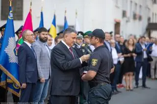 Awakow wręcza odznaczenia pracownikom MSW 