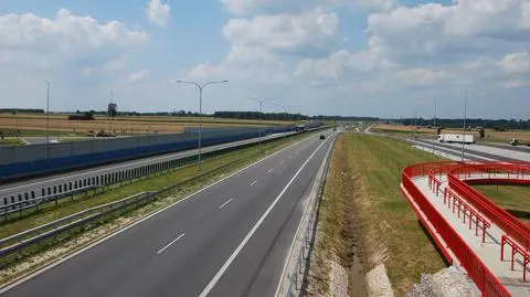 Naprawiają uszkodzoną nawierzchnię na A2. Utrudnienia w kierunku Warszawy i Poznania
