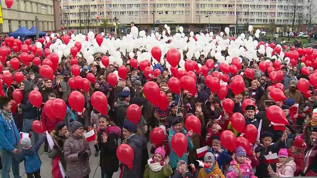 Niepodległościowa żywa kokarda w Rudzie Śląskiej