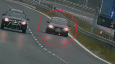 Pędził 156 km/h, nie miał zapiętych pasów. Stracił prawo jazdy, zapłaci 2600 złotych mandatu