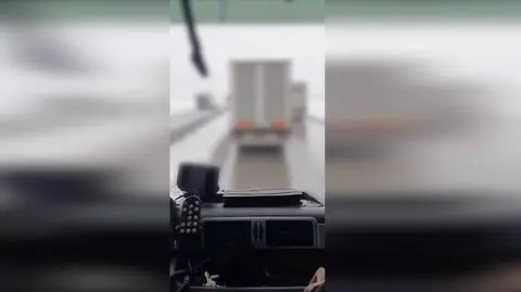 Utrudniony dojazd strażaków do wypadku. Kierowcy nie utworzyli korytarza życia