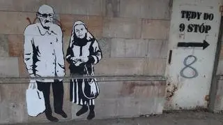 Mural przedstawiający kinomanów w pobliżu poznańskiego akademika Jagienka