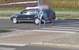 Uderzył w auto 