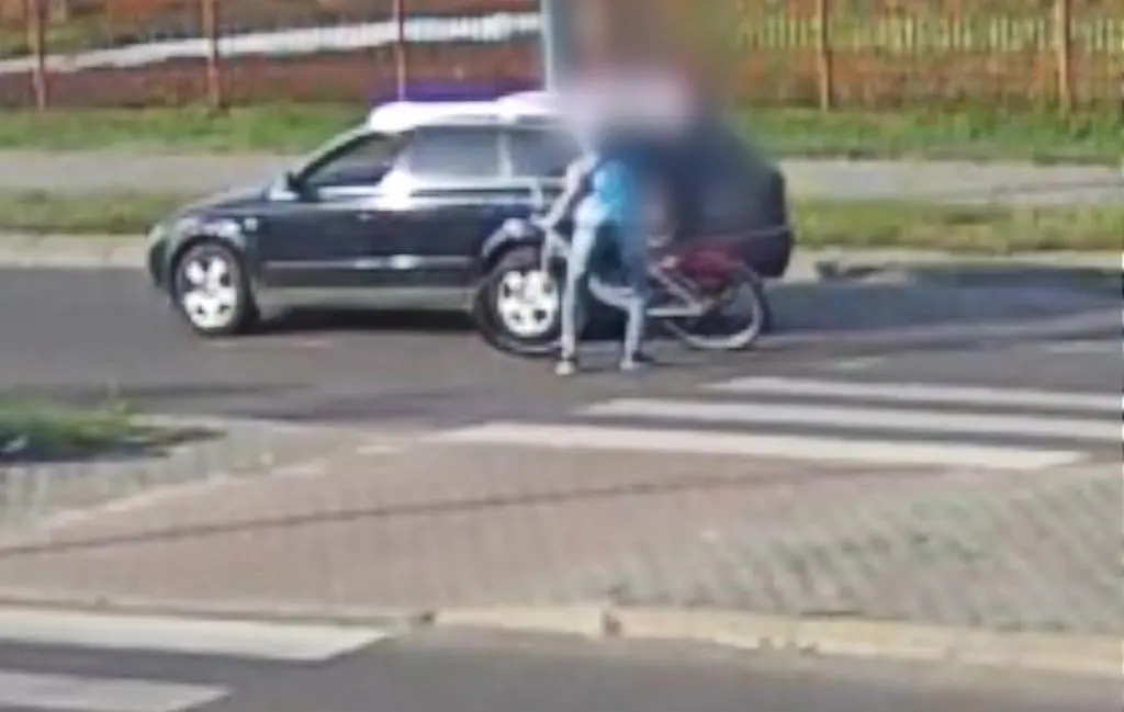 Uderzył w auto 