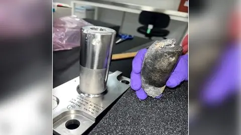 Kawałek metalu, który spadł na dom Otero na Florydzie