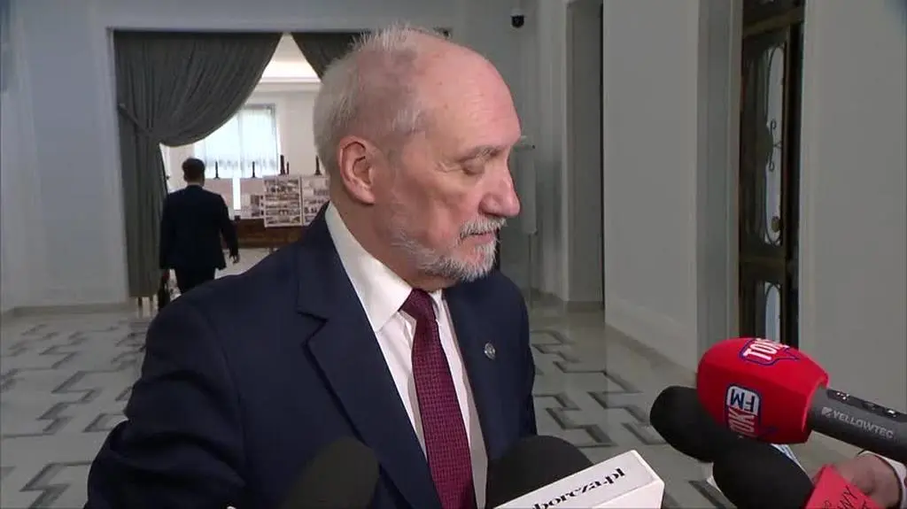 Macierewicz