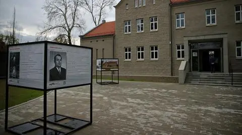 Wystawa plenerowa przed Muzeum Pamięci Mieszkańców Ziemi Oświęcimskiej (25.04.2022 r.)