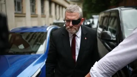 Grzegorz Braun przed krakowskim oddziałem IPN