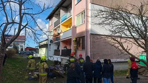 Pożar w bloku. Dwoje małych dzieci z poważnymi poparzeniami, "40-50 procent ciała"