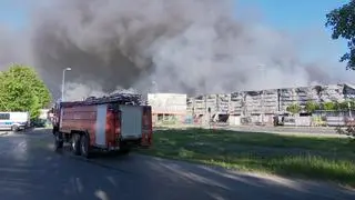 Pożar w centrum handlowym przy ulicy Marywilskiej na warszawskiej Białołęce