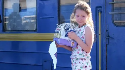 Odessa. Dziewczynka czeka na pociąg do Przemyśla