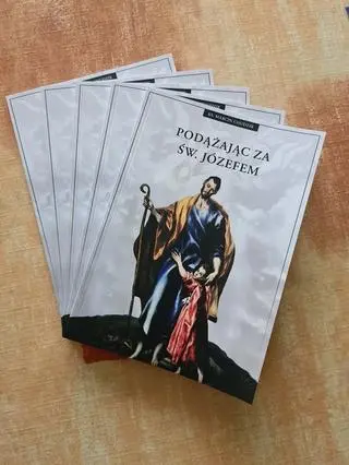 Proboszcz napisał książkę, która jest zbiorem rozważań o świętym Józefie. Egzemplarze trafią do darczyńców (zdjęcie z 31 sierpnia 2021 roku)