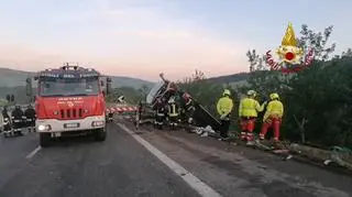 Wypadek autokaru we Włoszech. Nie żyje jedna osoba, 14 osób rannych