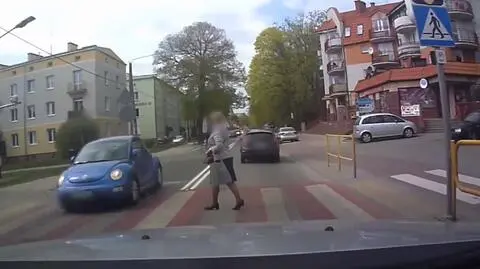 Nawet nie zwolniła przed przejściem dla pieszych. Nagrał ją policjant po służbie