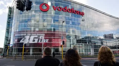 vodafone - ChameleonsEye shutterstock_142108612