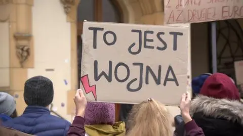 Dwaj 16-latkowie zatrzymani z powodu naklejki na plakacie PiS. "Zawierała wulgaryzmy"
