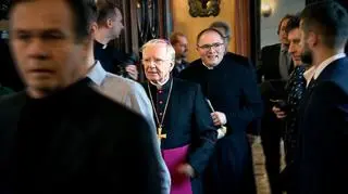 Arcybiskup nie pojawił się na spotkaniu z biednymi i bezdomnymi, ale odwiedził polityków.