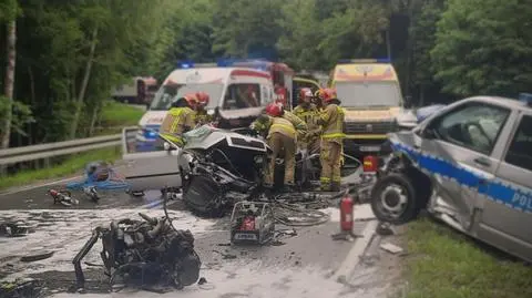 Czołowe zderzenie z radiowozem koło Giżycka