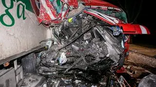 Na tył jadącej wolno cysterny najechała ciężarowa scania