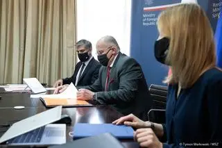 Minister spraw zagranicznych Zbigniew Rau podczas wideokonferencji szefów dyplomacji państw UE