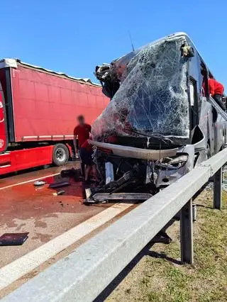 Wypadek autokaru na niemieckiej autostradzie A12