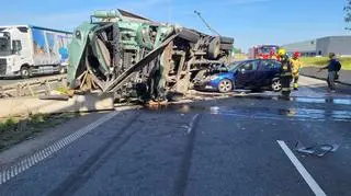 Zderzenie ciężarówki z osobówką