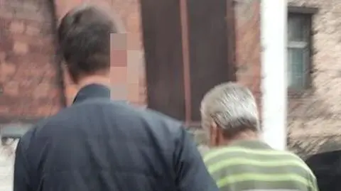 Chciał ugodzić przechodnia nożem, znaleźli go z siekierą w ręku