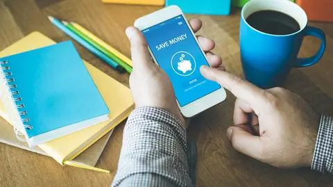 Taniej zatankujesz, jeśli wcześniej nie zwariujesz. Jak płacić mniej, nie tylko za paliwo