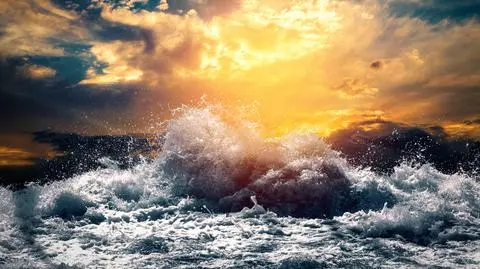 Wzburzone wody morskie. Morze, ocean