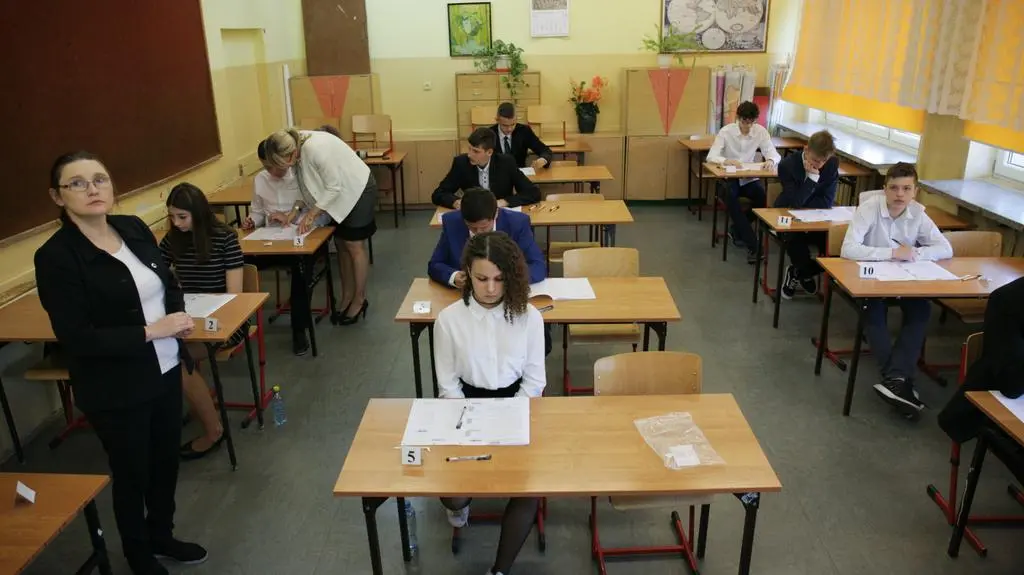 Mieli godzinę by sprawdzić się z historii i WOS. Przedostatnie takie egzaminy