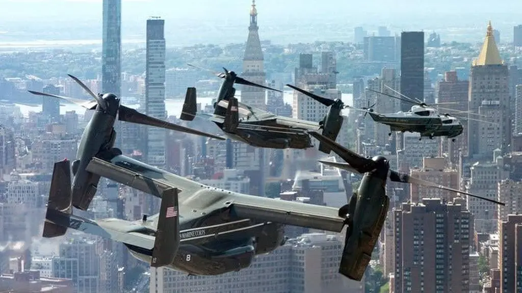 Marine One a za nim eskortujące Ospreye. Trump pokazał film