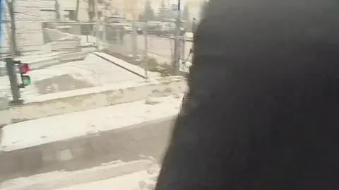 26-latek został przewieziony do prokuratury (wideo bez dźwięku) 