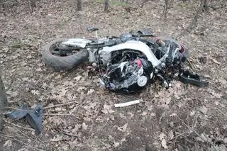Motocykl po wypadku w Bolesławiu
