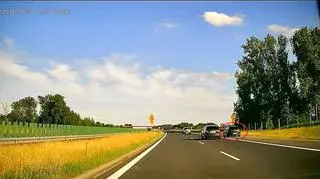 Kierowca bmw wyprzedzał pasem awaryjnym