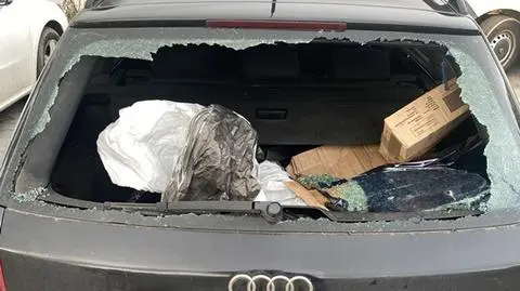 35-latek wybił szybę w samochodzie i usnął