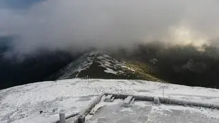 Pierwszy śnieg na Śnieżce 