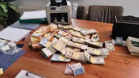 Zabezpieczona gotówka w różnych walutach