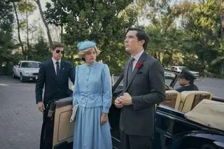 Emma Corrin i Josh O'Connor jako księżna Diana i książę Karol w serialu "The Crown"
