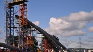 Montowana rura waży 130 ton