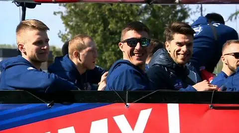 "Sukces już w pełni w naszych głowach". Zaksobus z mistrzami świętuje na ulicach miasta