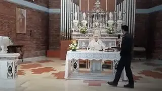 Carabinieri przerwali mszę w Cremonie