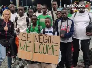 Policjantka pomogła młodzieżowej drużynie piłkarskiej z Senegalu wrócić do domu