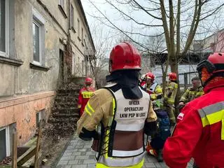 Zawaliła się część kamienicy. Na miejscu pracują służby. Piotrków Trybunalski
