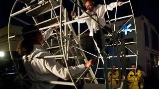 Przedstawienie  na Starym Rynku "Gry z czasem" podczas finał Malta Festiwal
