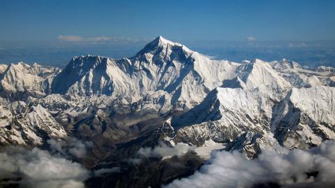 Zmierzą wysokość i posprzątają. Chińscy naukowcy ruszyli na Mount Everest