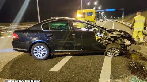 Uderzył w bus i dachował. W organizmie miał ponad trzy promile
